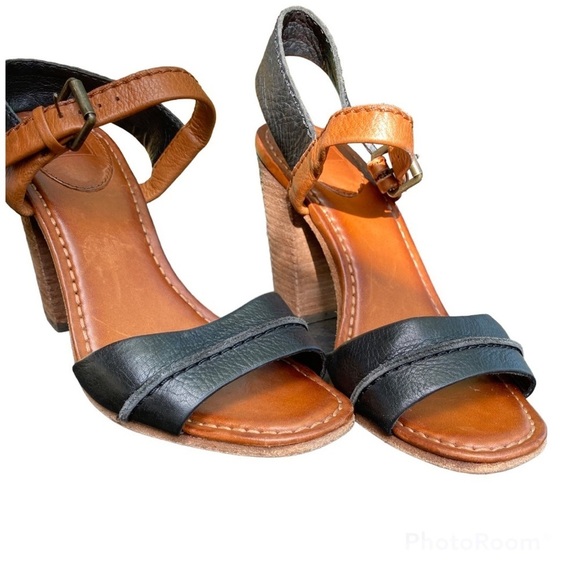 Frye Shoes - 𝅺Frye Leather Heels - Size 7 Block Heel Camel Black Peep Toe Sandal